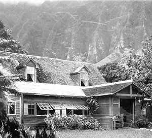 1st campus_Ahuimanu College bldg 1877-300w